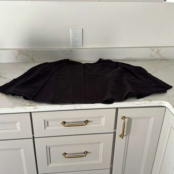 SOLD Bodily Breastfeeding Cover in Black - Picture 2 of 4